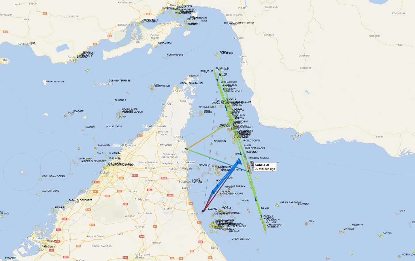 Kanha JI's kurs er som mange andre tankskibe nær Hormuzstrædet de seneste mange dage yderst kaotisk grundet den de facto-nedlukning af Hormuzstrædet, som er indtrådt siden krigen i Iran gik i gang.