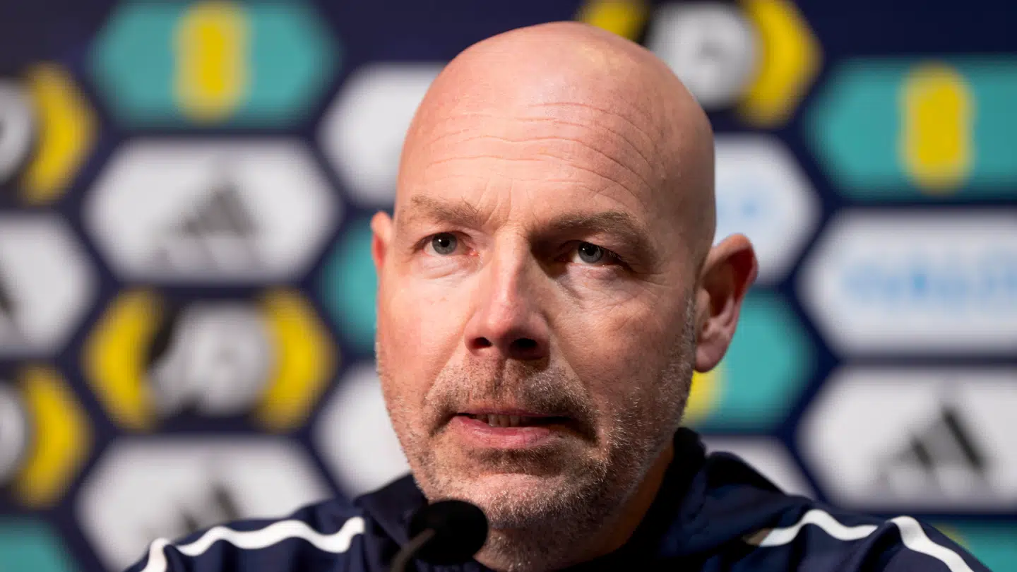 Landstræner Brian Riemer har nok at se til med playoff-forberedelserne.