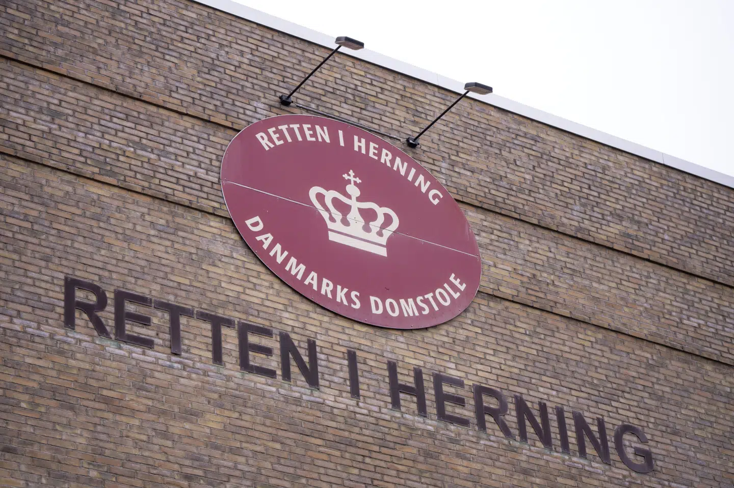 En 29-årig mand tilstår onsdag i Retten i Herning at have medvirket i planlægningen af en drabsmission, som to svenske piger blev sendt ud på i sommeren 2024. Manden, der var mål for missionen, var ikke hjemme, så opgaven blev ikke fuldført. (Arkivfoto).