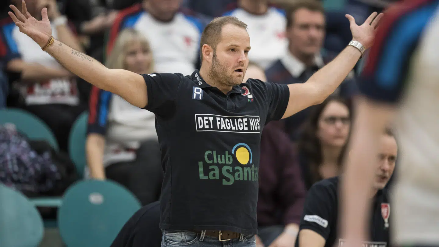 Lars Rasmussen stoppede sin professionelle karriere i 2010 og har sidenhen været træner i forskellige klubber. Senest var han assistent og til sidst midlertidig cheftræner i KIF Kolding, inden han i sommer forlod klubben.