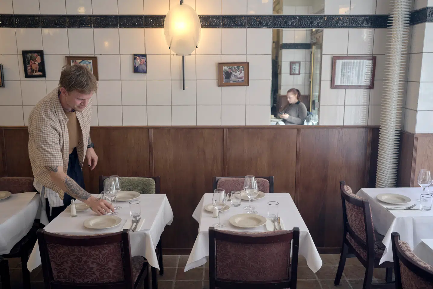 Det var nærmest neandertalersimpelt, sammensat af bare et par få ingredienser, men til gengæld perfekt tilberedt af glimrende råvarer, da Søren Frank besøgte byens nye italienske restaurant.