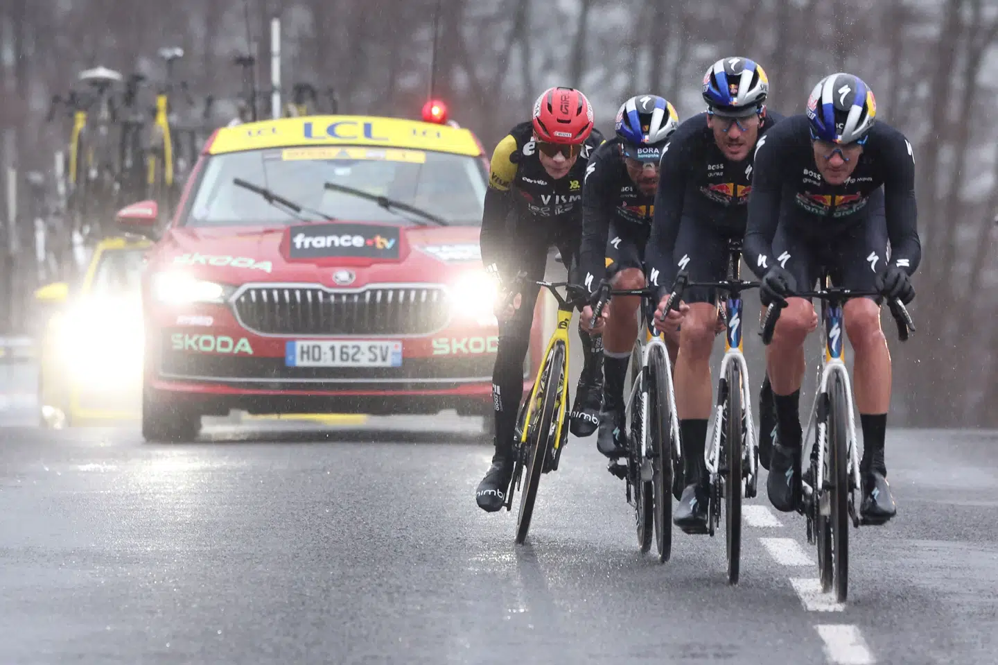 Jonas Vingegaard kørte alene fra en udbrydergruppe med tre Red Bull-ryttere og vandt 4. etape.