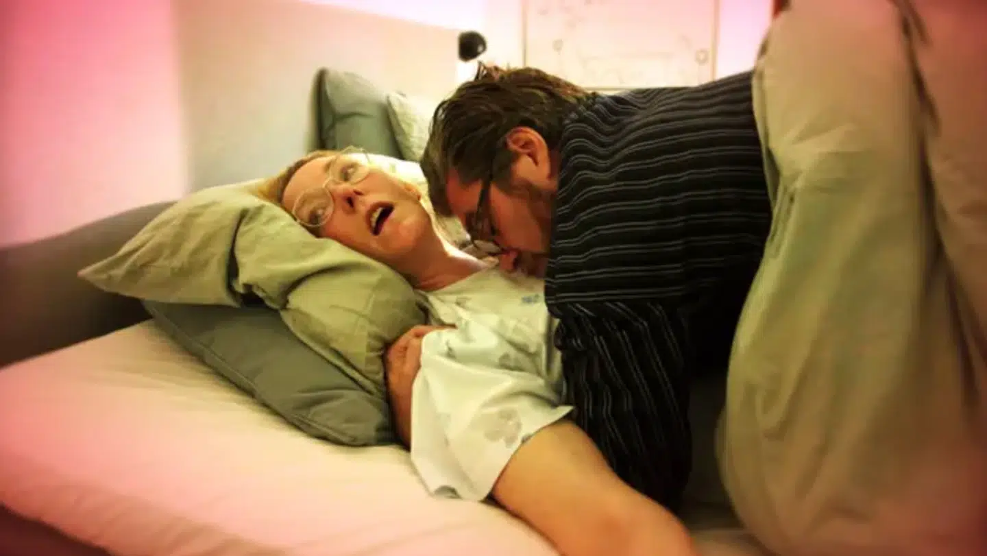 Ditte Hansen får også hjælp af Rasmus Bjerg til en sketch, der er en del af programmet.