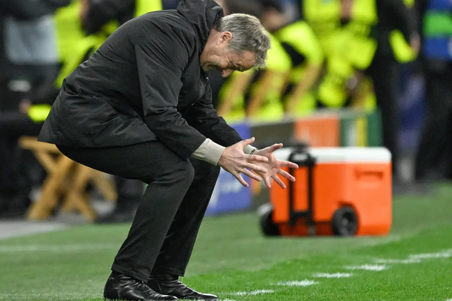 Bayer Leverkusens Kasper Hjulmand på sidelinjen under kampen mod Arsenal.