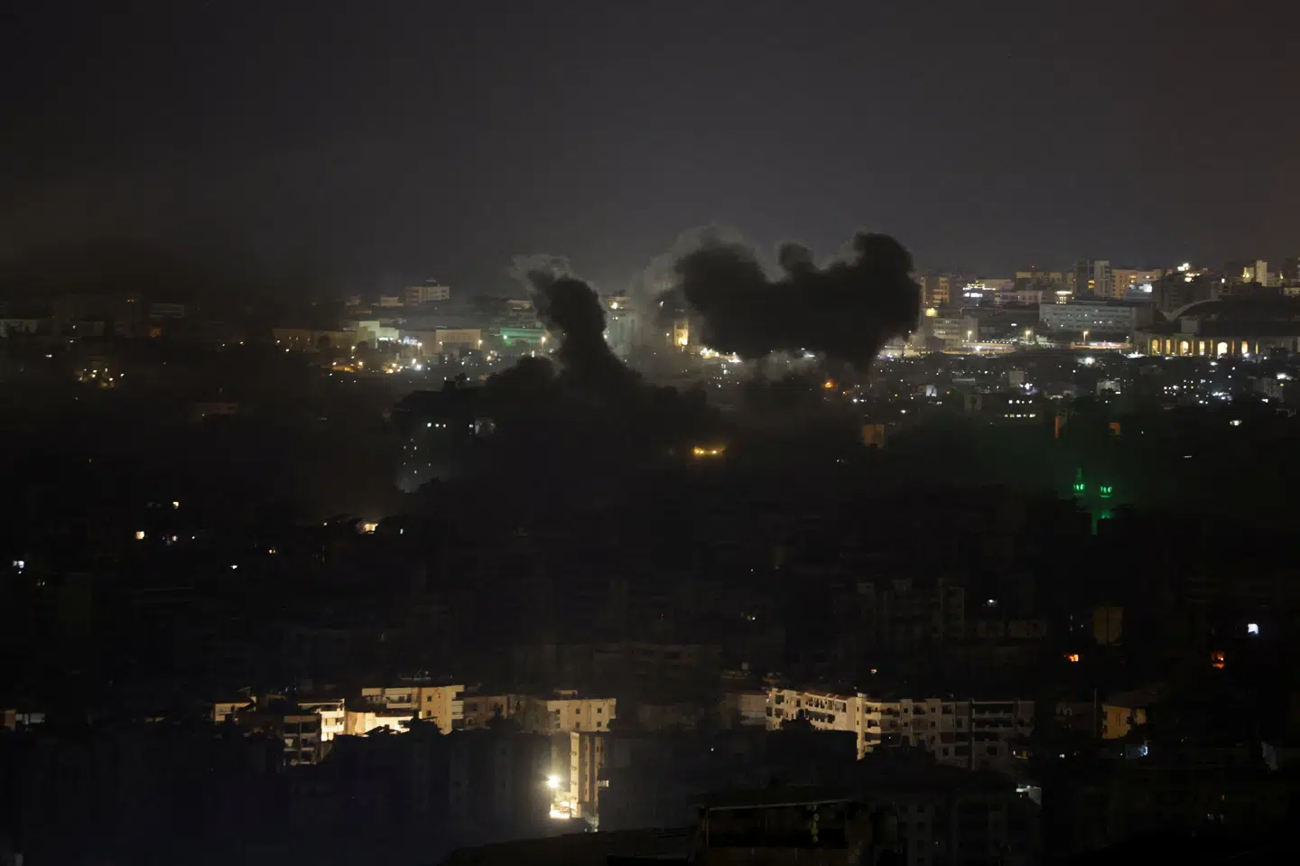 Billedet viser røg stige op i Beiruts sydlige forstæder i Libanon efter israelske angreb, som følger fælles angreb mod Israel fra Iran og Hizbollah i Libanon. (Arkivfoto).