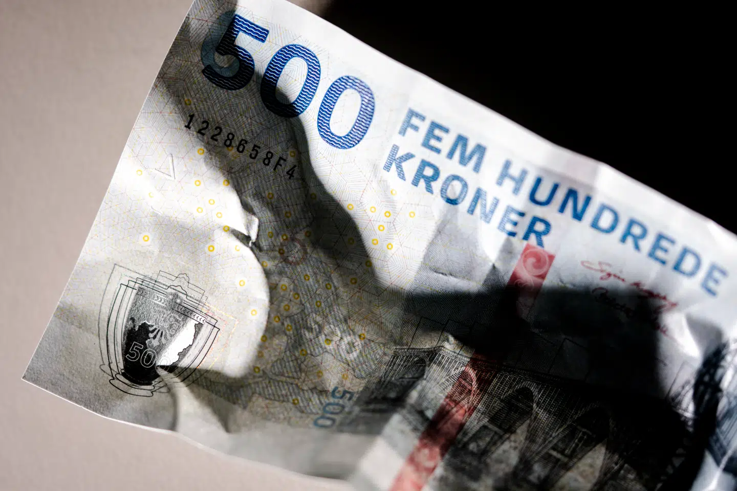 500-kronsedler i Nationalbanken mandag den 11. august 2025.. (Foto: Mads Claus Rasmussen/Ritzau Scanpix)