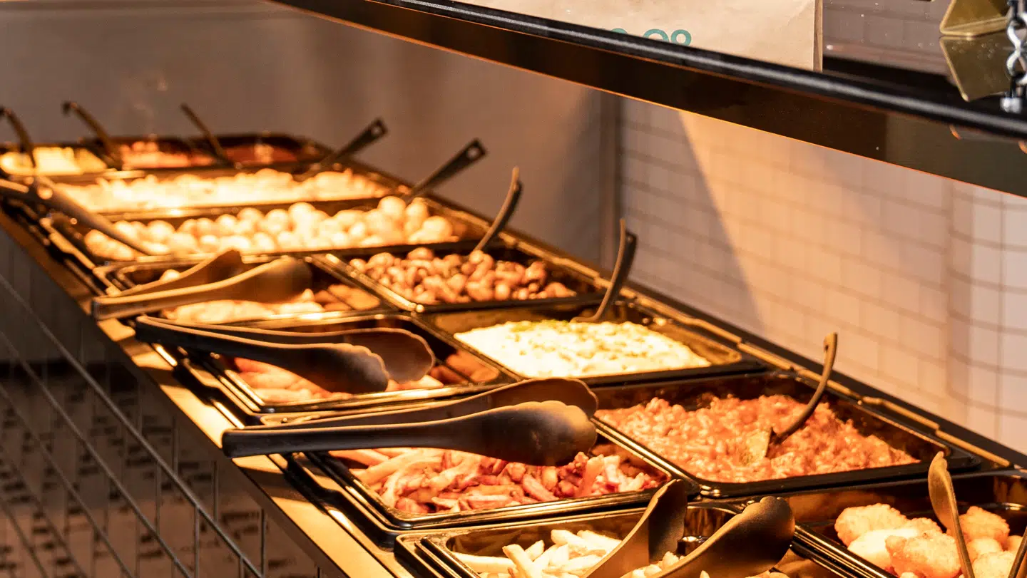 Flammen, der især er kendt for sin grillbuffet, ejes af familien Rosenfeldt Sunddal fra Sønderjylland.