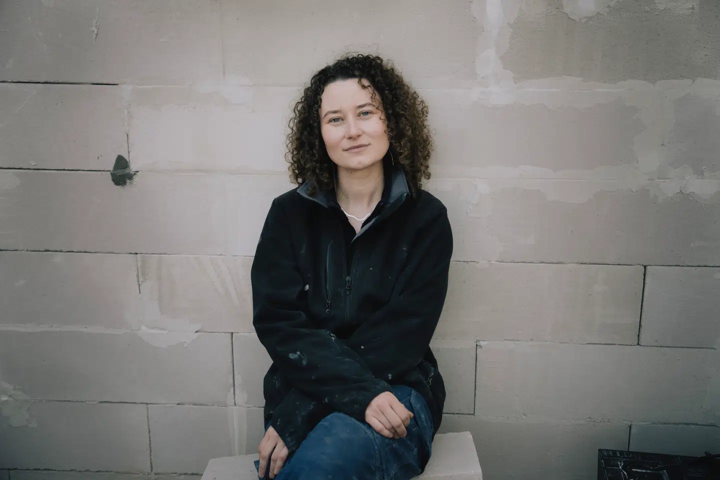 Freja Brinks regner med, at huset kommer til at koste mellem 300.000 og 400.000 kroner at bygge.