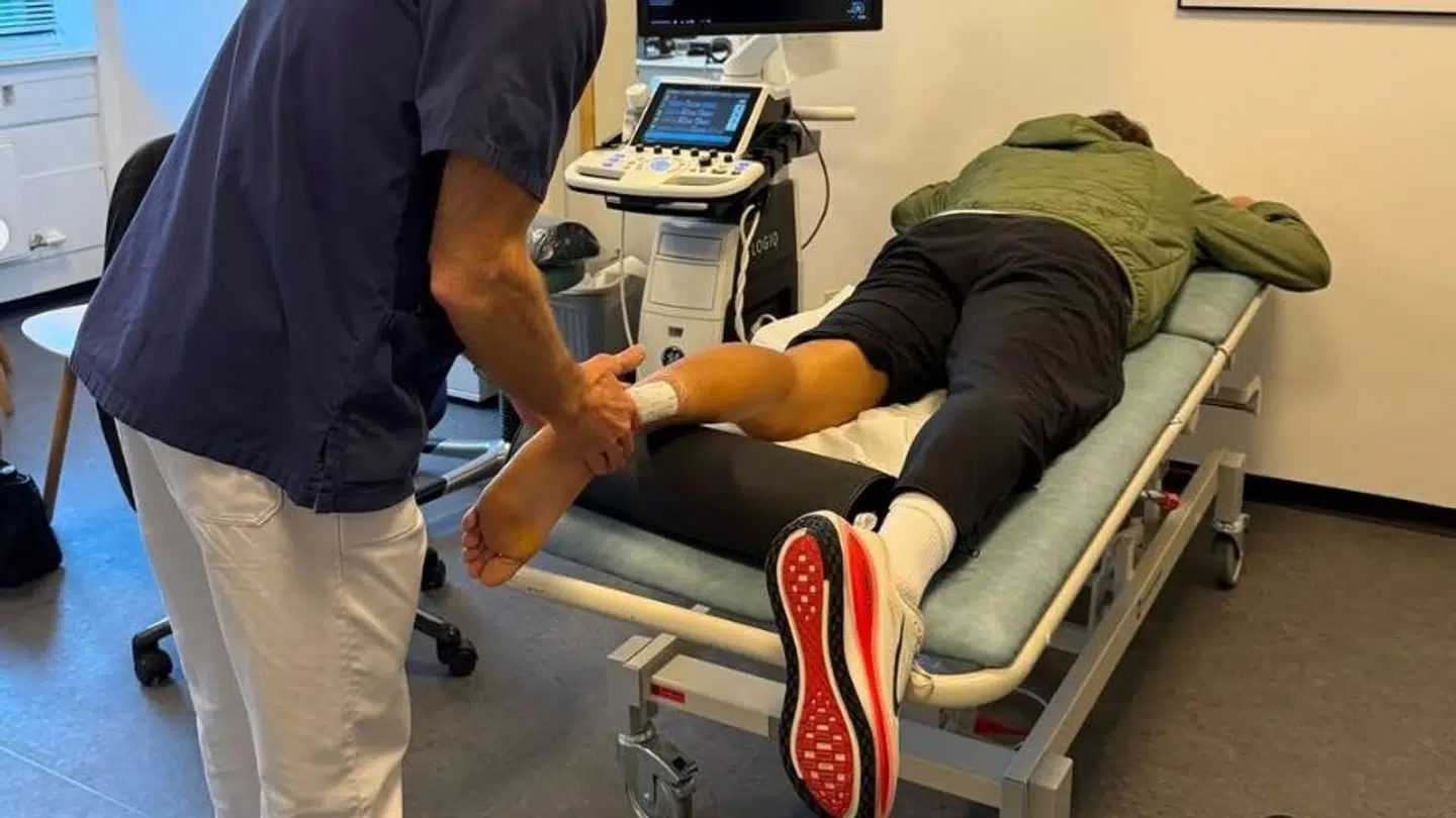 Danskeren fik fjernet gipsen efter et par uger.