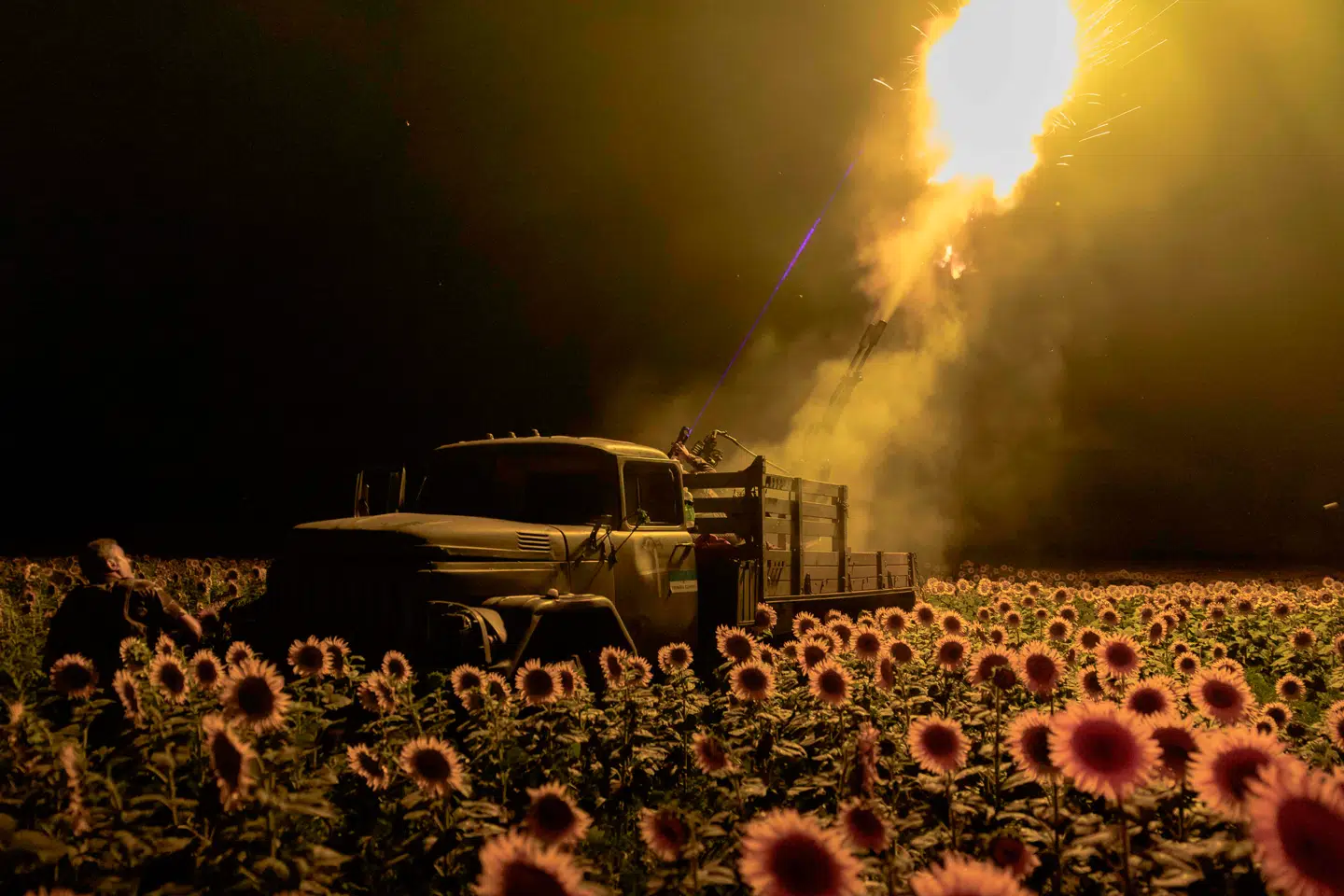 Ukrainerne har fundet ny tro på, at krigen går i den rigtige retning, siger det danske forsvars mand i Kyiv gennem tre år. Men vi tager fejl, hvis vi tror, at krigen nærmer sig en afslutning. Tværtimod ligger bolden hos os selv, siger Jens Erik Hjort.