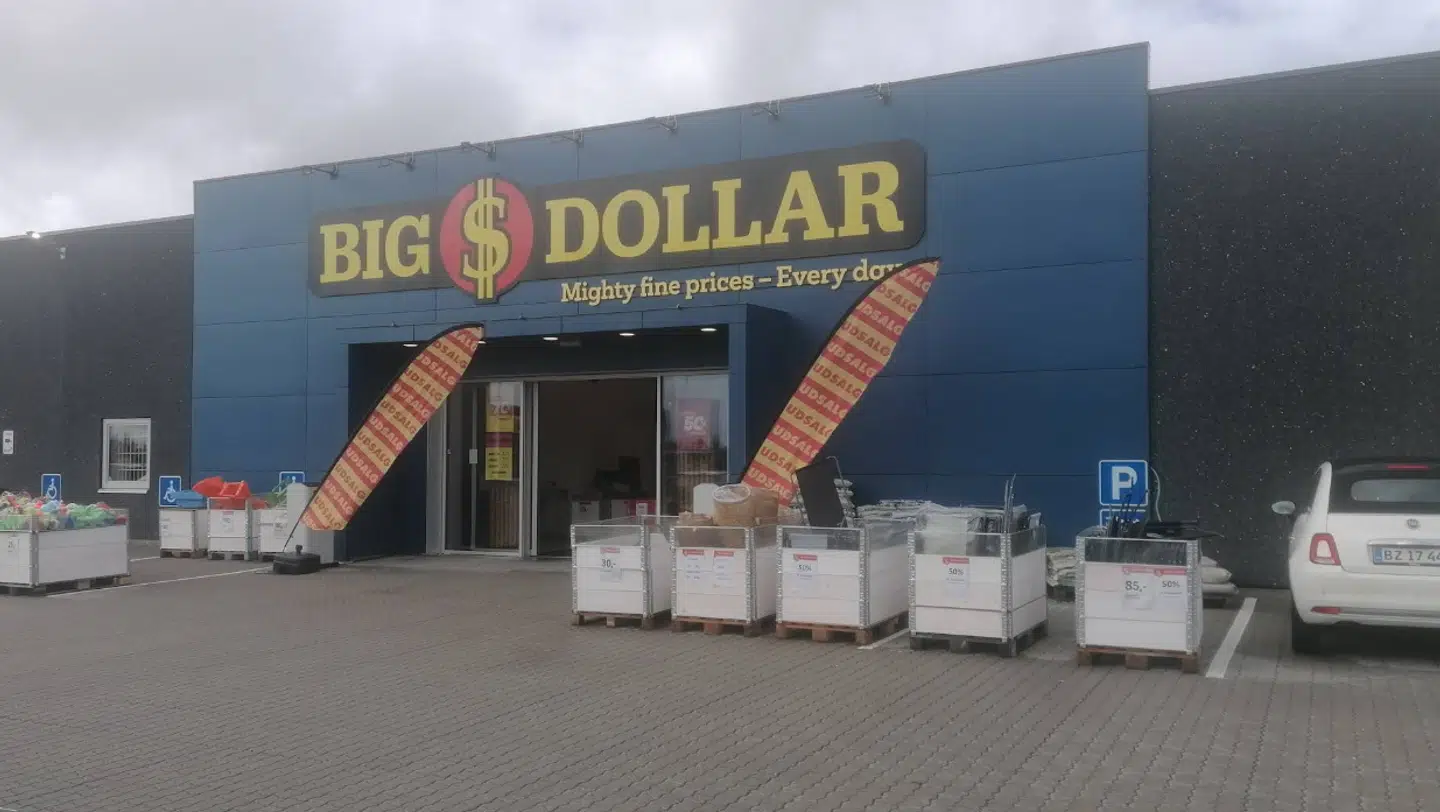 Brønderslev Kommune danner ramme om en sag, hvor flere parter mener Big Dollars dagligvarer fylder for meget på hylderne.