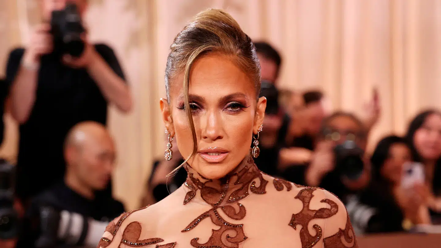 Jennifer Lopez føler sig endelig fri efter fire forliste ægteskaber.