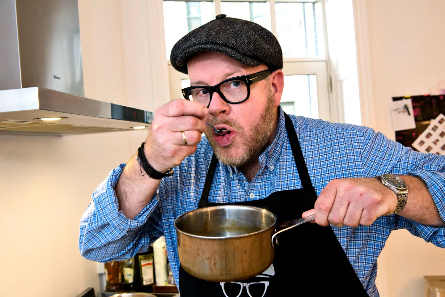 Kokken Claus Holm har lavet mad for dronning Mary, været privat kok for daværende baronesse Caroline Fleming på Valdemars Slot, haft sin egen fornemme restaurant og meget andet. Men lykken har han fundet i at lave almindelig mad til almindelige mennesker, fortæller han nu til B.T.