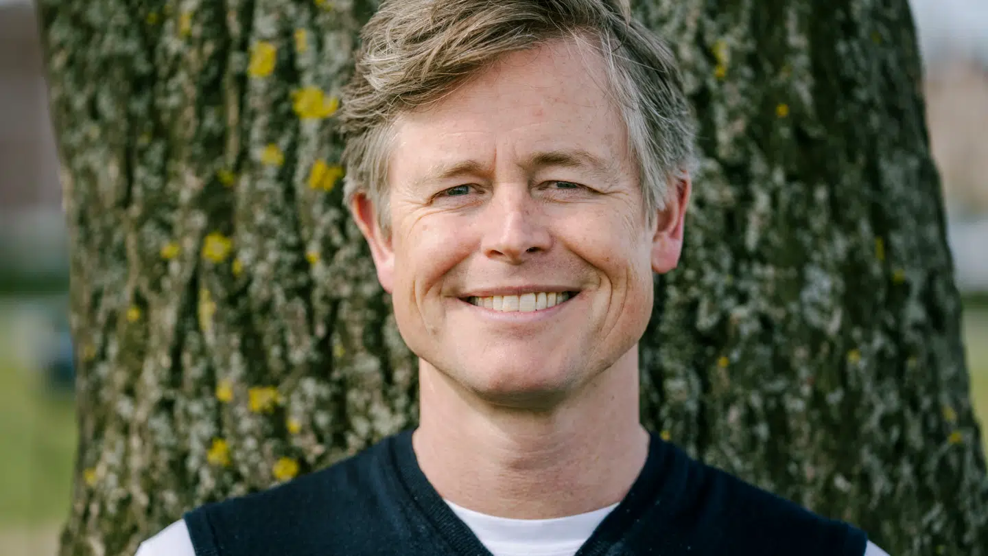 Caspar Phillipson spiller i 'Sommerdahl' den kriminelle plastikkirurg Arne Lind.