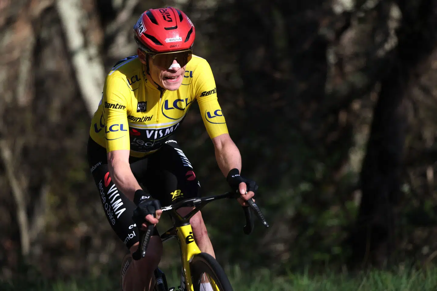 Jonas Vingegaard kørte de sidste 20 kilometer af torsdagens etape på egen hånd.