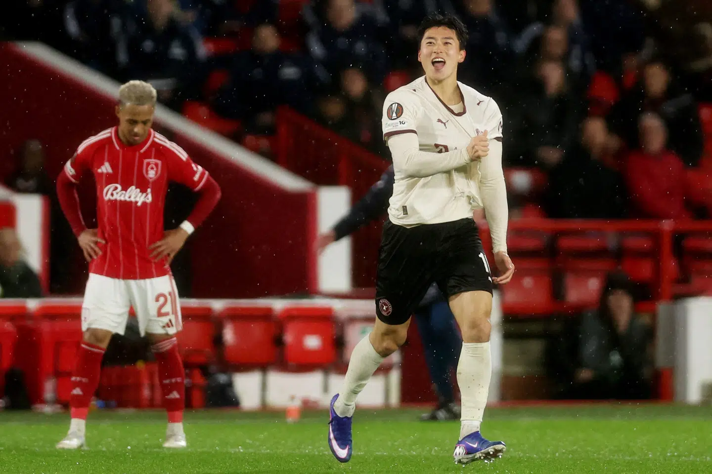 FC Midtjyllands angriber Cho Gue-sung kunne juble over det enlige mål, der gav en sejr ude over Nottingham Forest.