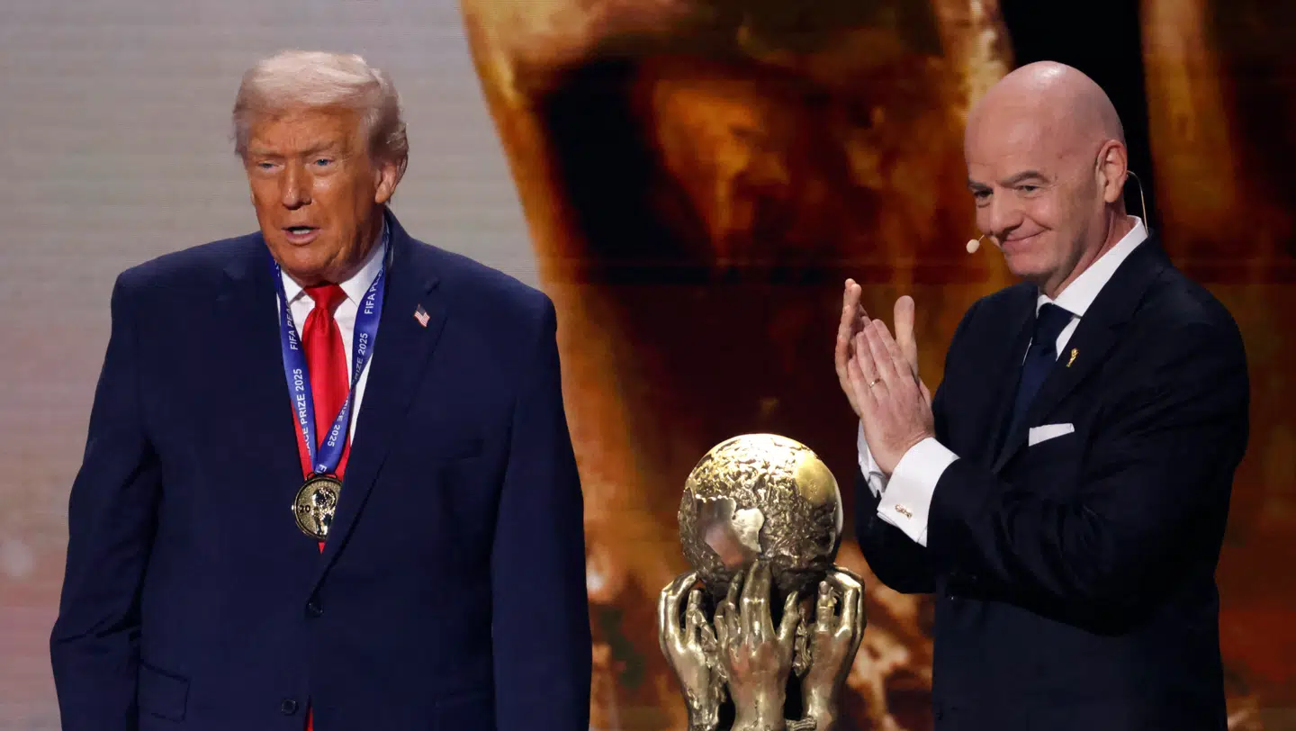 I december gav Infantino FIFAs fredspris til Trump.