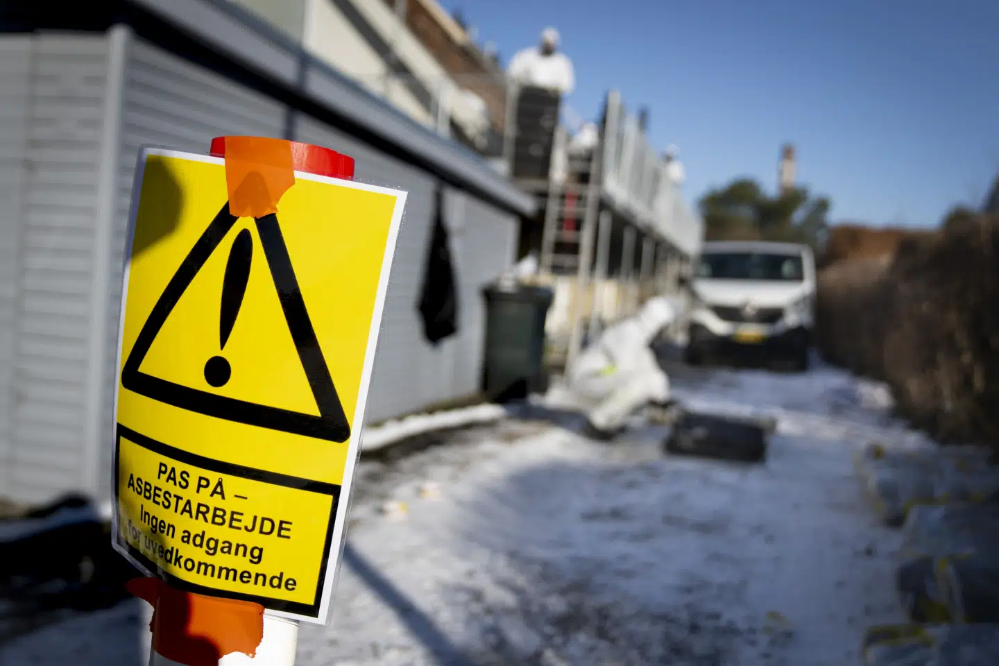 Siden maj sidste år har Arbejdstilsynet ifølge TV 2 udstukket 450 påbud eller påtaler for brud på reglerne om asbestarbejde. (Arkivfoto).