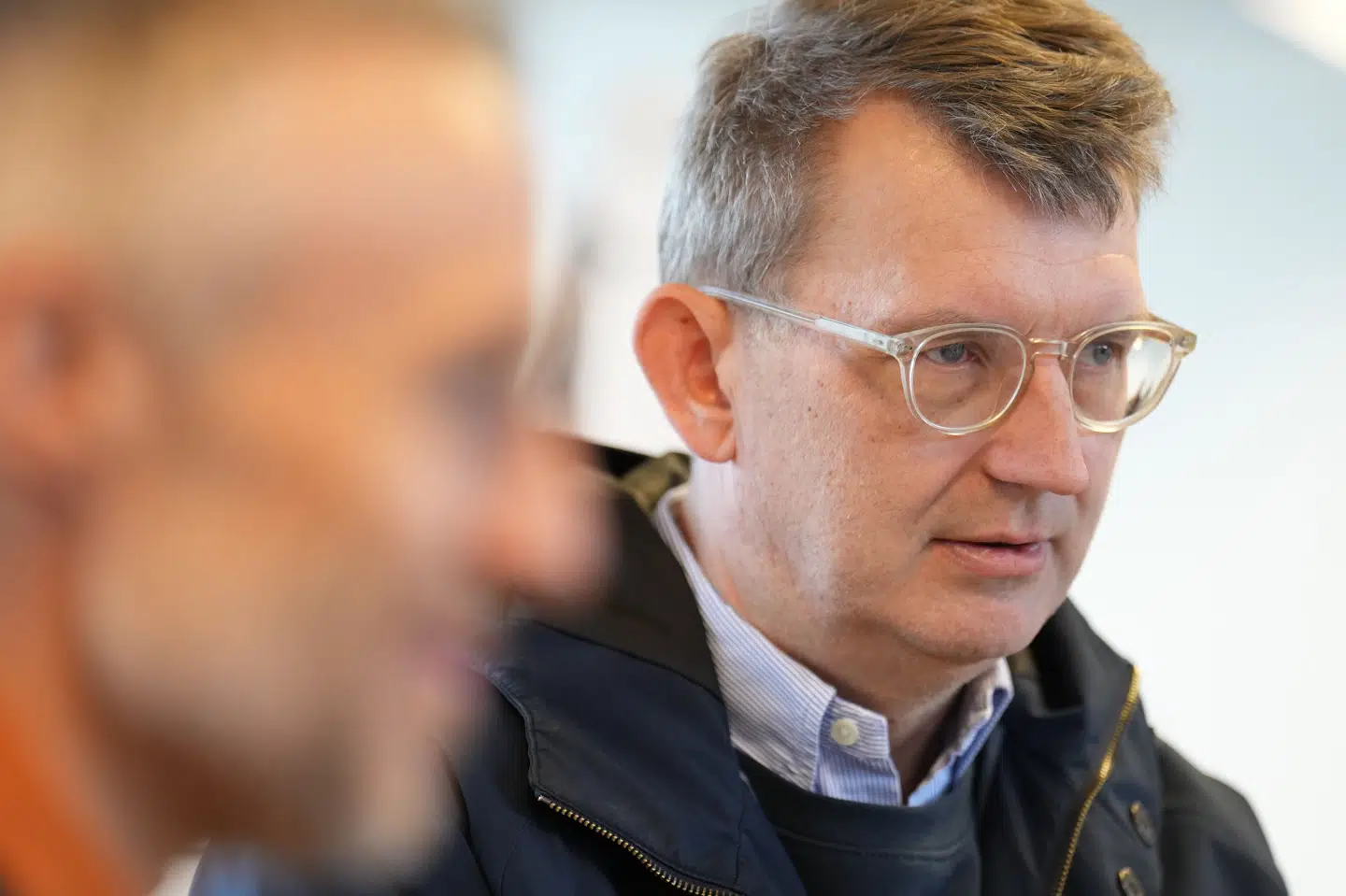 Venstres formand, Troels Lund Poulsen, er fredag på besøg hos Fantombryg i Brøndby.