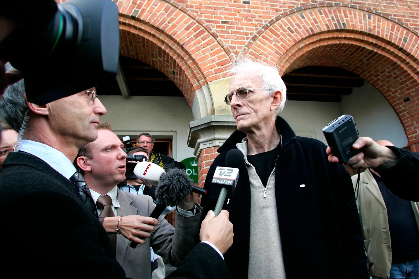 Tidligere forstander for Tvind Mogens Amdi Petersen udtaler sig til medierne, efter at Byretten i Ringkøbing torsdag 31. august 2006 havde frikendt ham for anklagerne for bedrageri. Han blev senere kendt skyldig i landsretten.