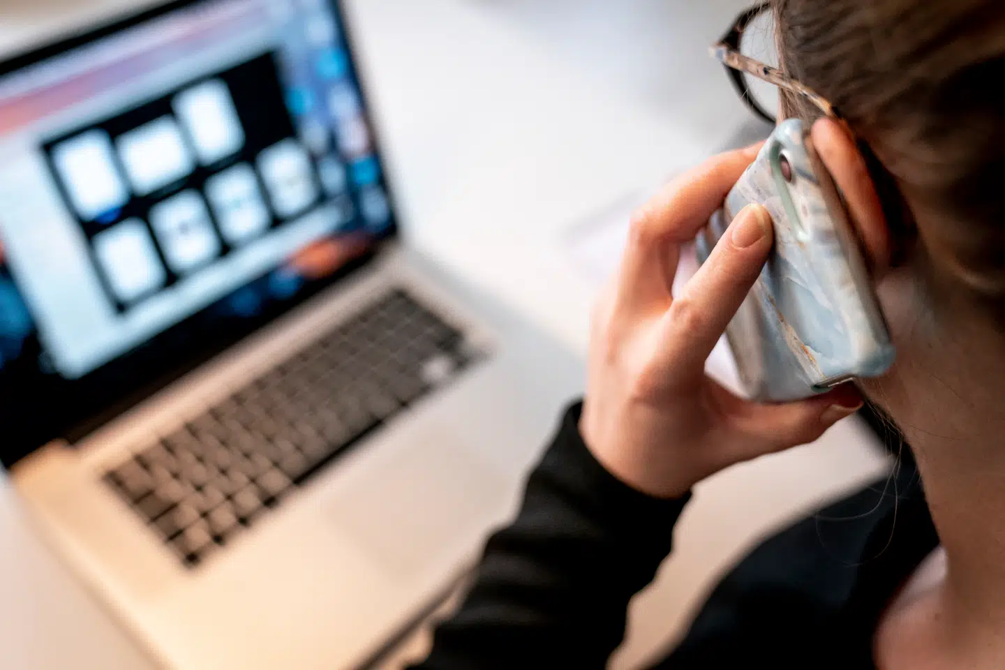 Faste arbejdstider fra ni til fem gav mening, når alle sad side om side på kontoret. Men i en verden med internetarbejde og internationale samarbejdspartnere kan traditionelle arbejdstider være mere til hinder end til gavn.