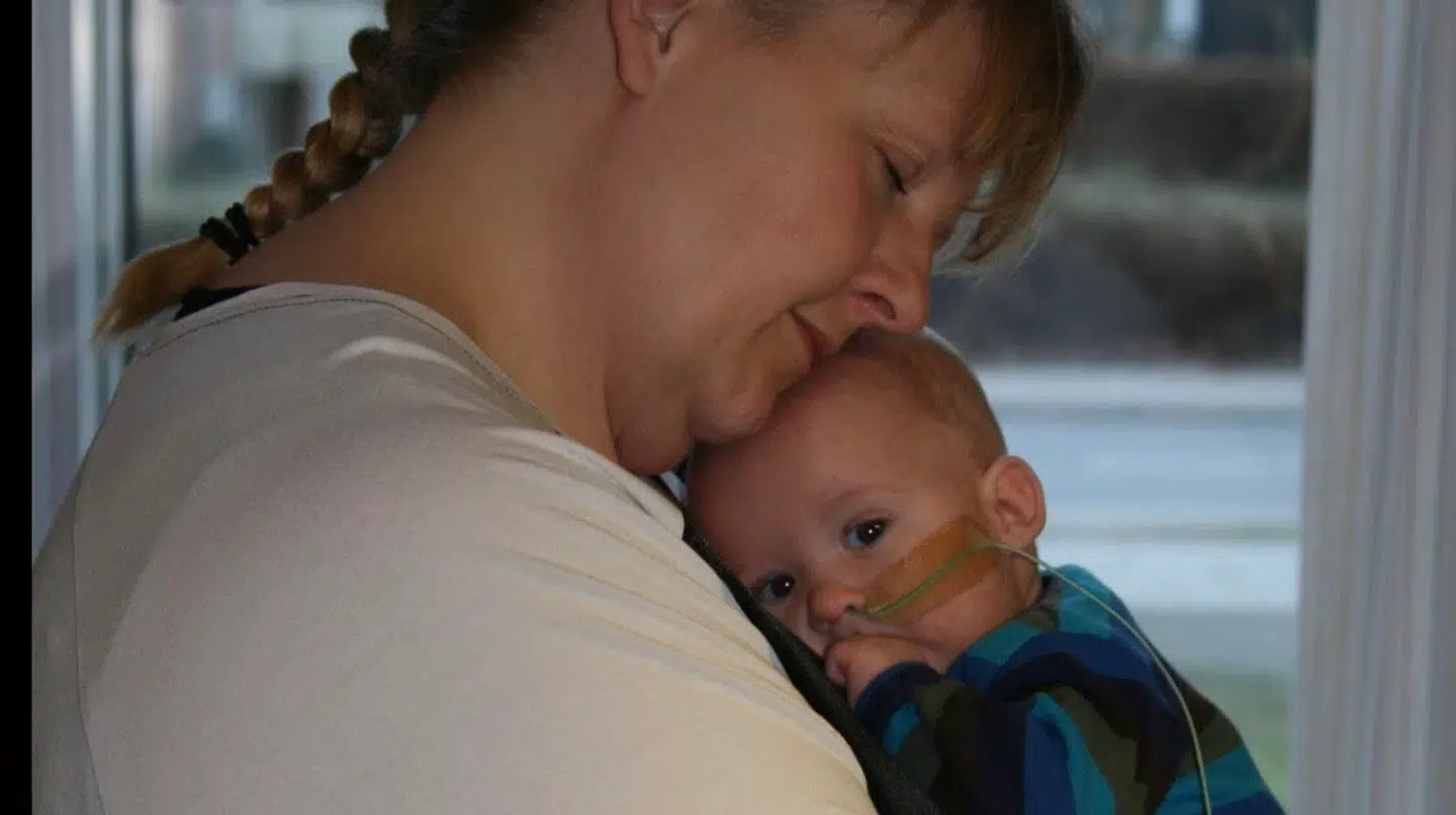 De første 16 måneder af sit liv, fik Magnus mad gennem en sonde. Først da den var fjernet skulle han til at lære at spise.