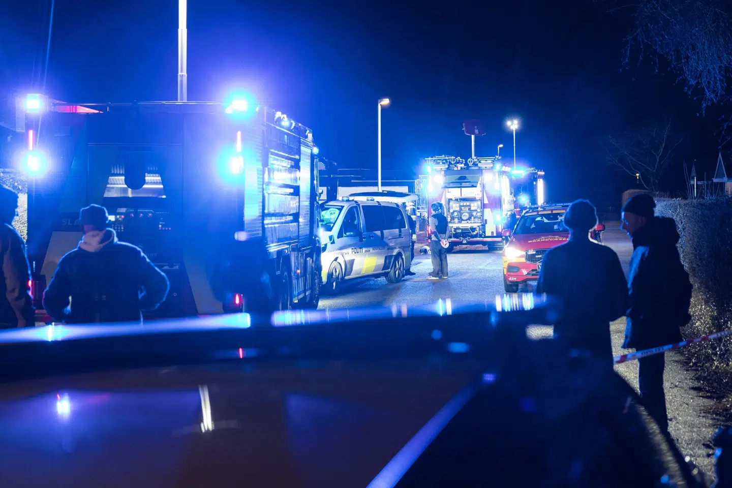 Brandvæsen og politi er fredag til stede ved Folehaven i Gørløv, hvor en kvinde i 70'erne er omkommet i en brand i sit hjem.