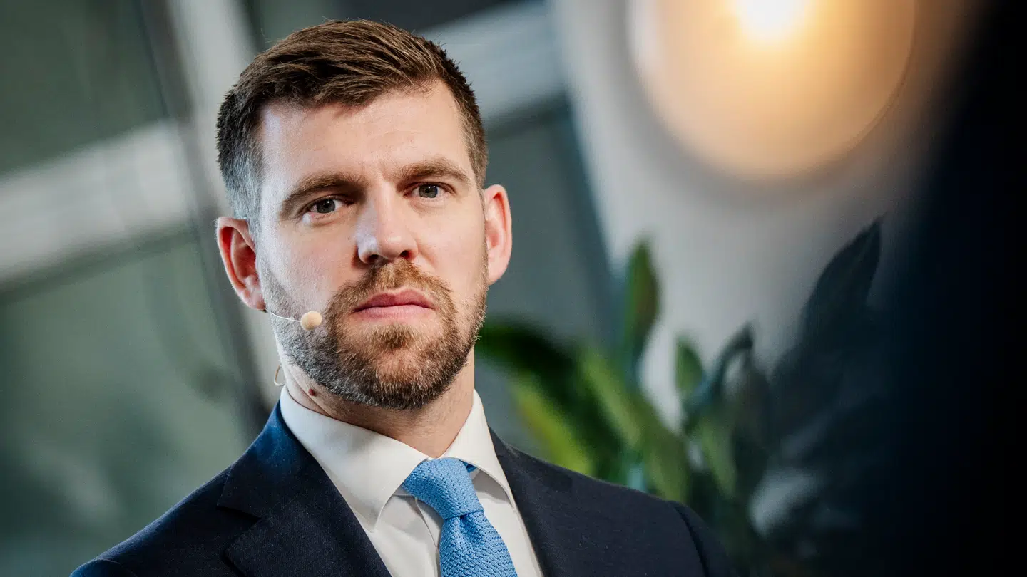 Venstre-minister Morten Dahlin ser ikke for sig, at Socialdemokratiet kan stå fast på sin stramme udlændingepolitik i en regering med SF.