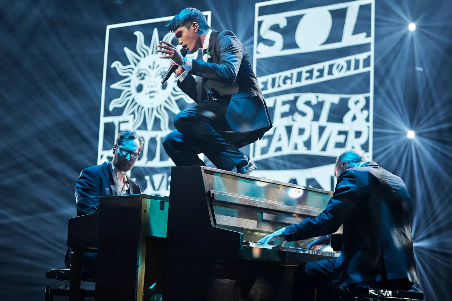 Hugo A optrådte med sangen 'Pianomand' af Kim Larsen og gik sikkert videre, trods sin dommer Benjamin Havs mange kommentarer om, at denne fredag ville være den unge deltagers endeligt.