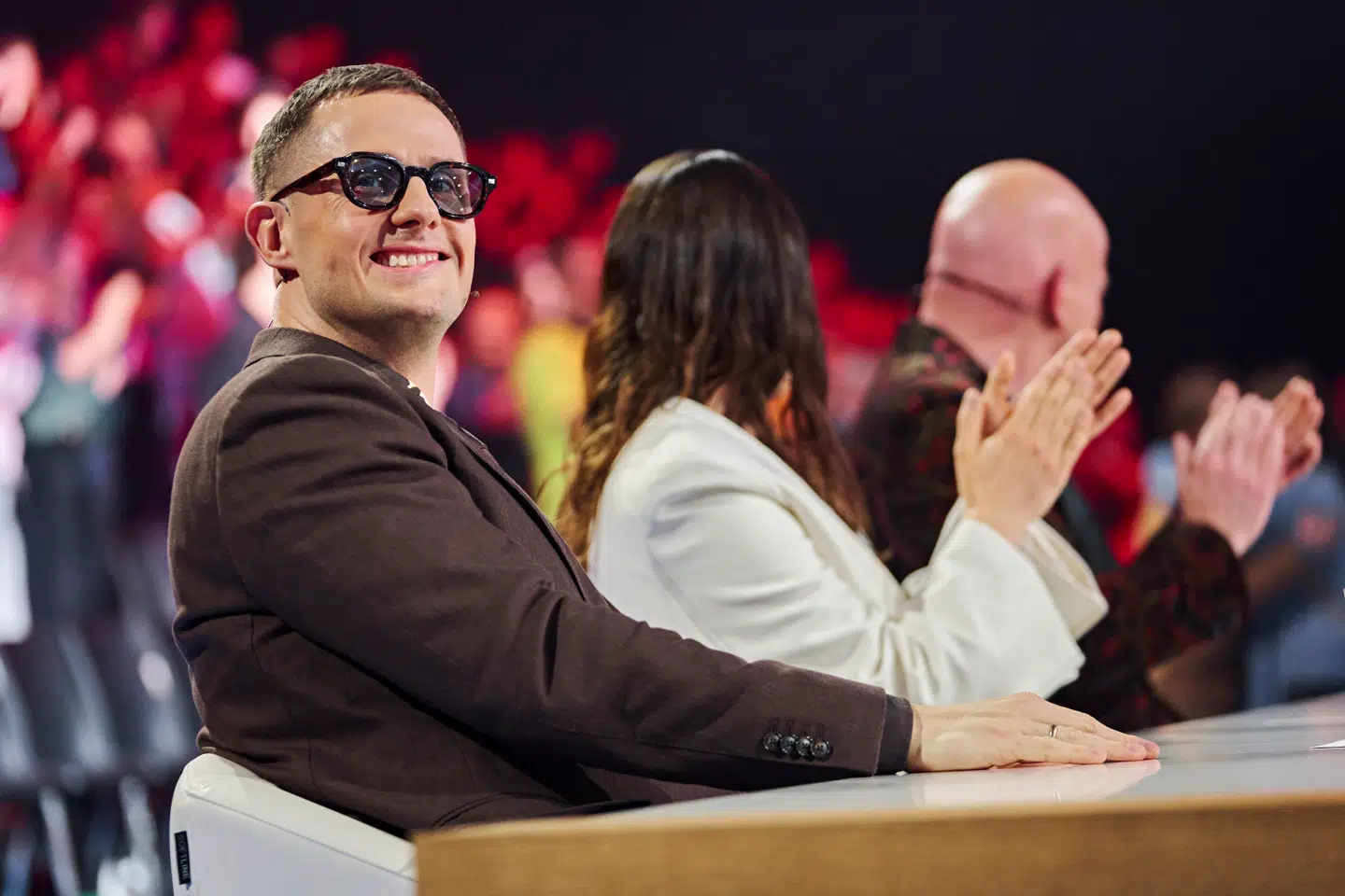 Benjamin Hav gik til stregen under fredagens 'X Factor'-liveshow – og ifølge flere B.T. læsere gik han også over stregen. Selv håber han, de fleste seere forstår meningen bag galskaben – og ellers indkalder han til undskyldnings-pressemøde på søndag, lover han.