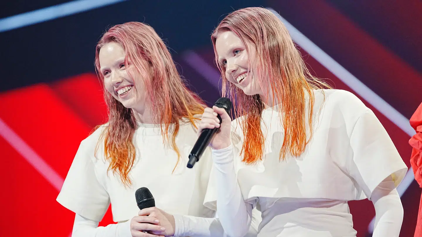 Sara+Marie havde både farvet bryn og hår.