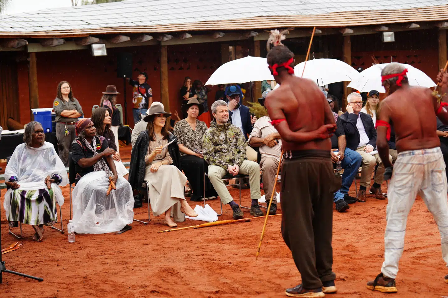Inma er en ceremoniel dans og sangtradition hos nogle af de oprindelige folk i Australien. Repræsentanter fra Anangu-folket udførte lørdag den ceremonielle dans for kongeparret.
