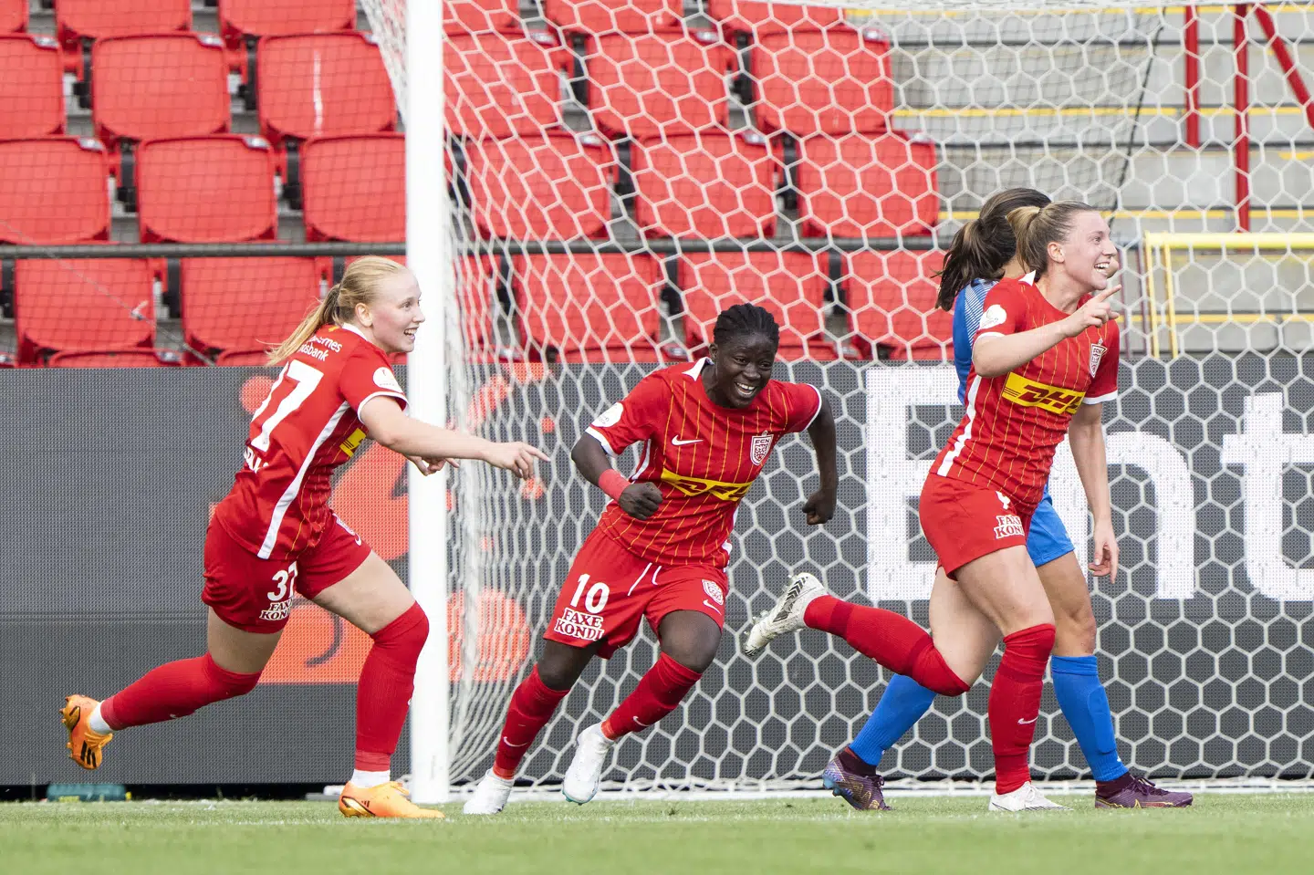 Karen Linnebjerg (th.) scorede en fremragende mål til 1-0 for FC Nordsjælland. (Arkivfoto).