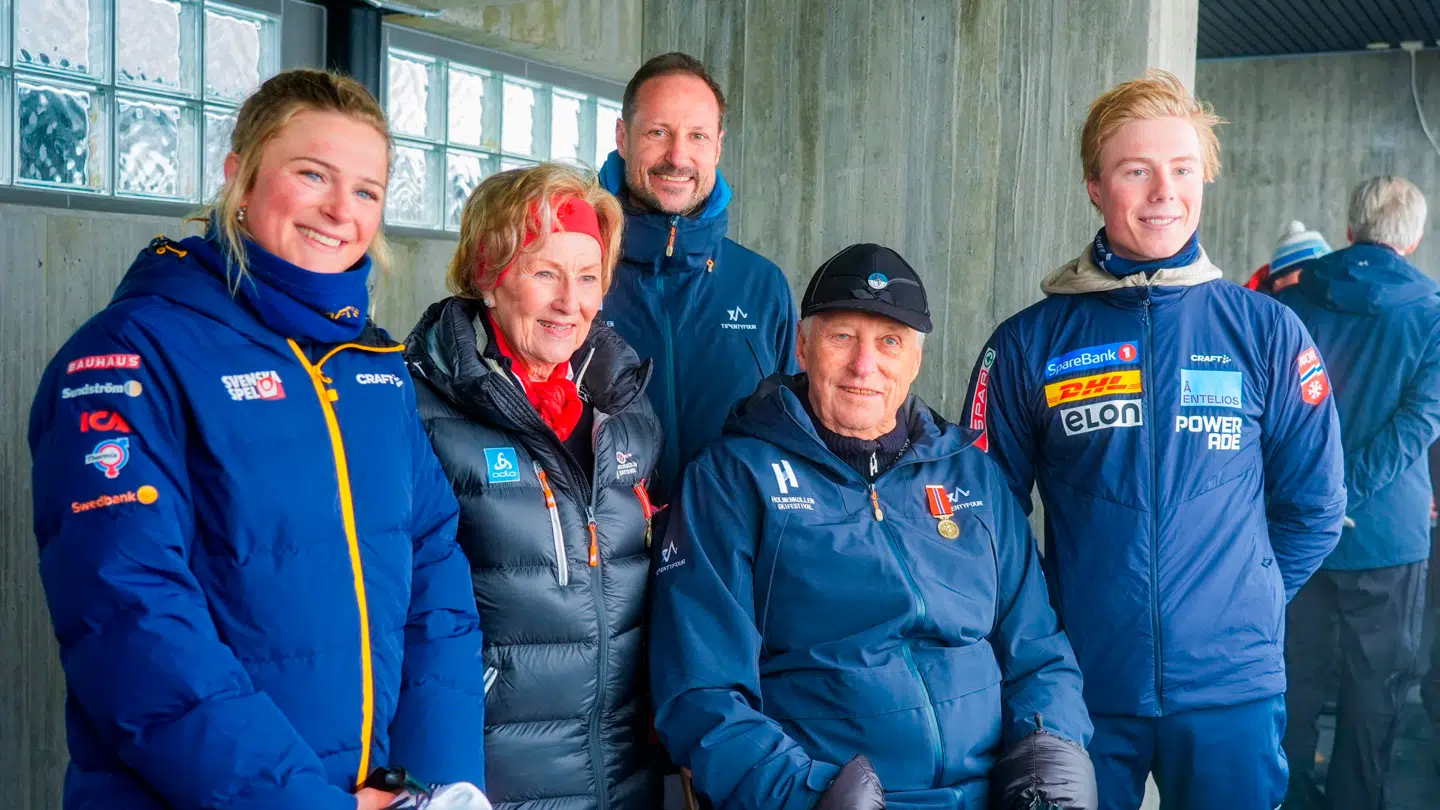Kong Harald har vist sig offentligt første gang siden en indlæggelse på Tenerife i slutningen af februar