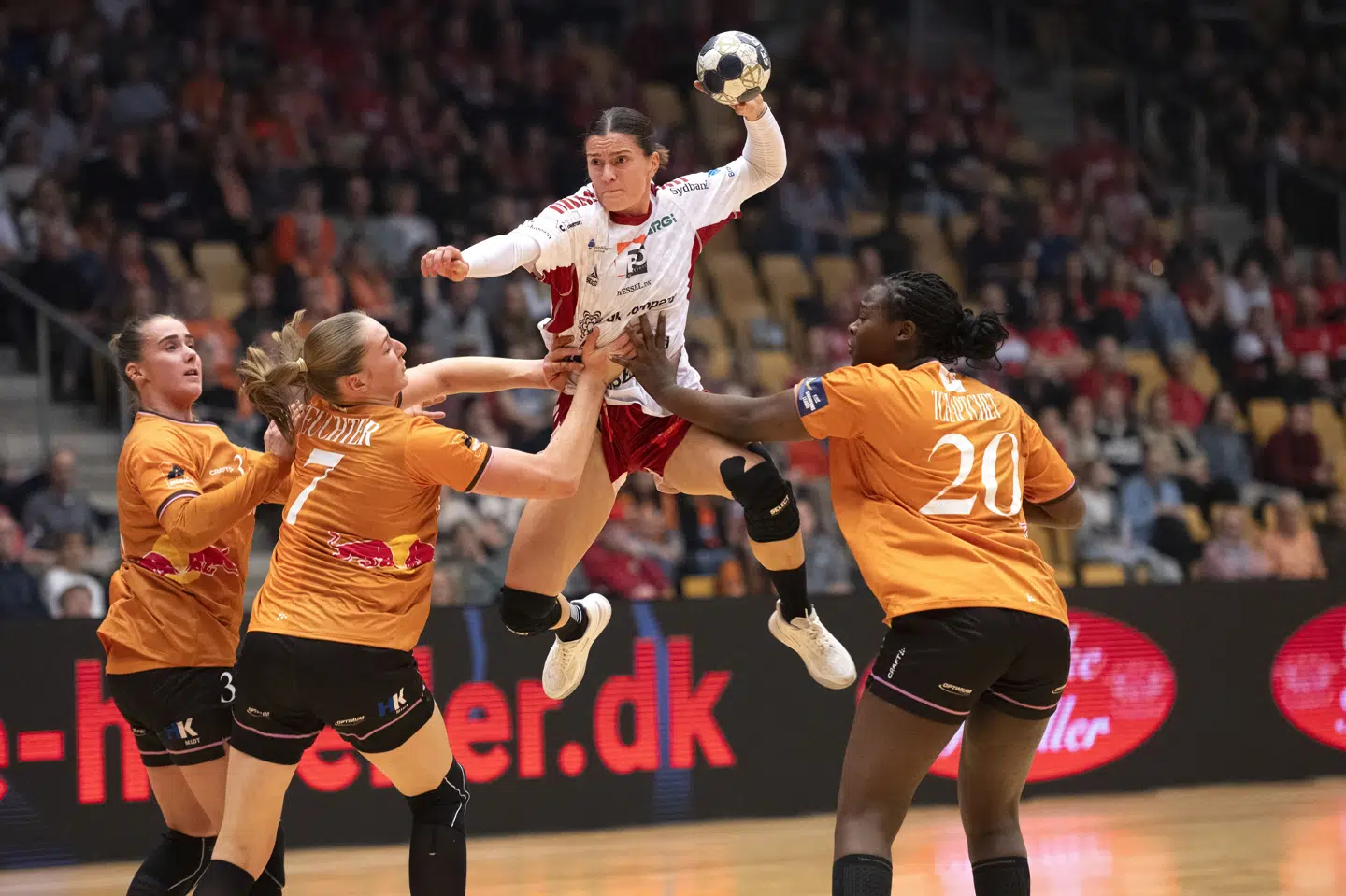 Stine Skogrand var flyvende som på billedet med 14 mål for Ikast. (Arkivfoto).