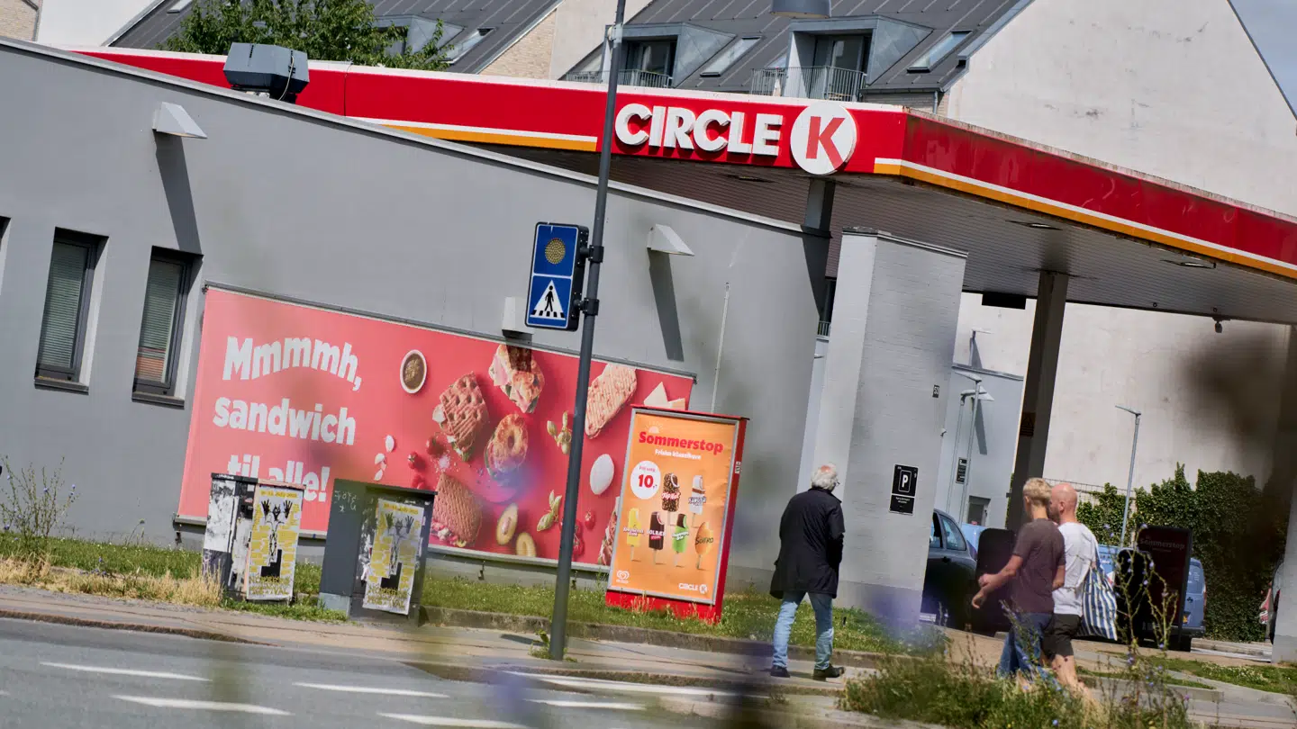 Hvis du vil færre gange forbi tankstationen, så er det med at tænke sig om.