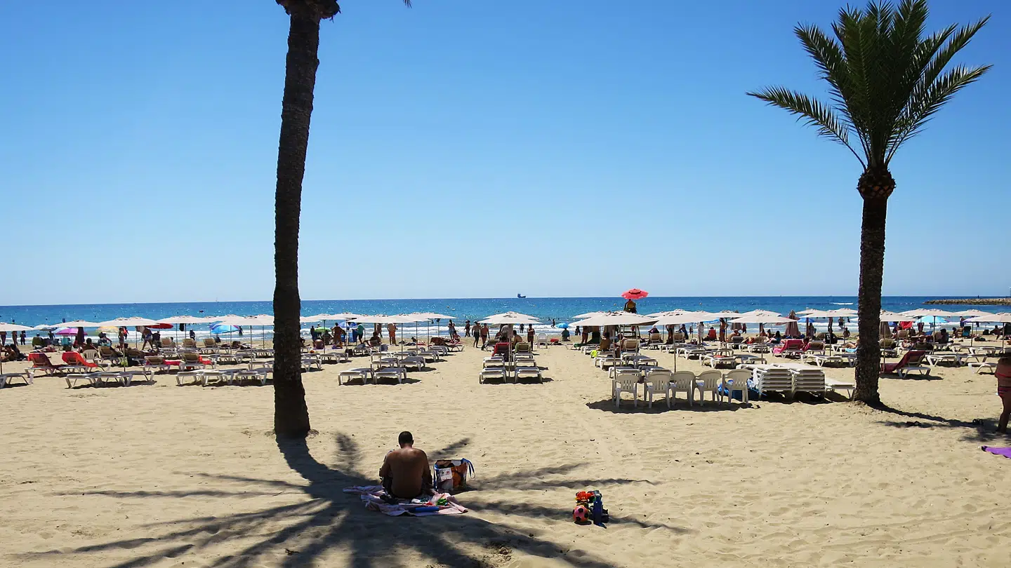 På billedet ses en strand i Alicante i Spanien. (Arkivfoto)