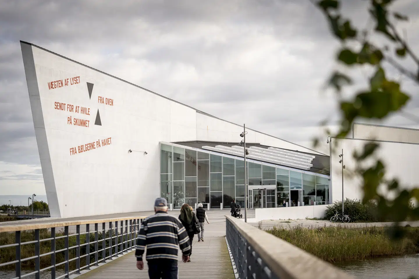 Arken ligger i Ishøj vest for København. Søndag kan kunstmuseet fejre rund fødselsdag.