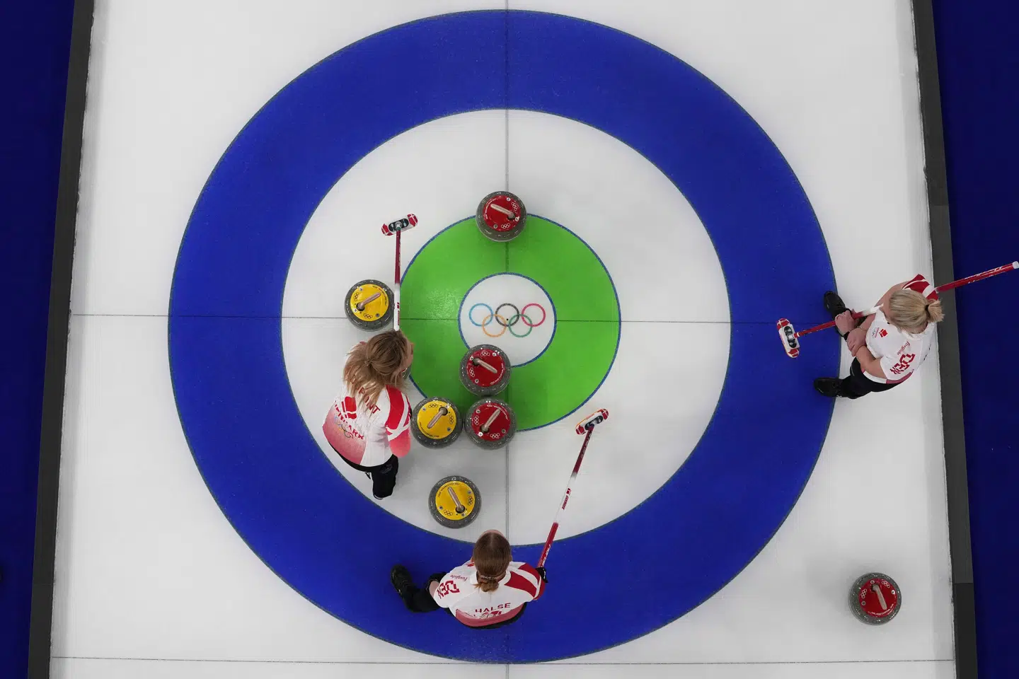 De danske curlingkvinder - her ved vinter-OL - åbnede VM med sejr. (Arkivfoto).