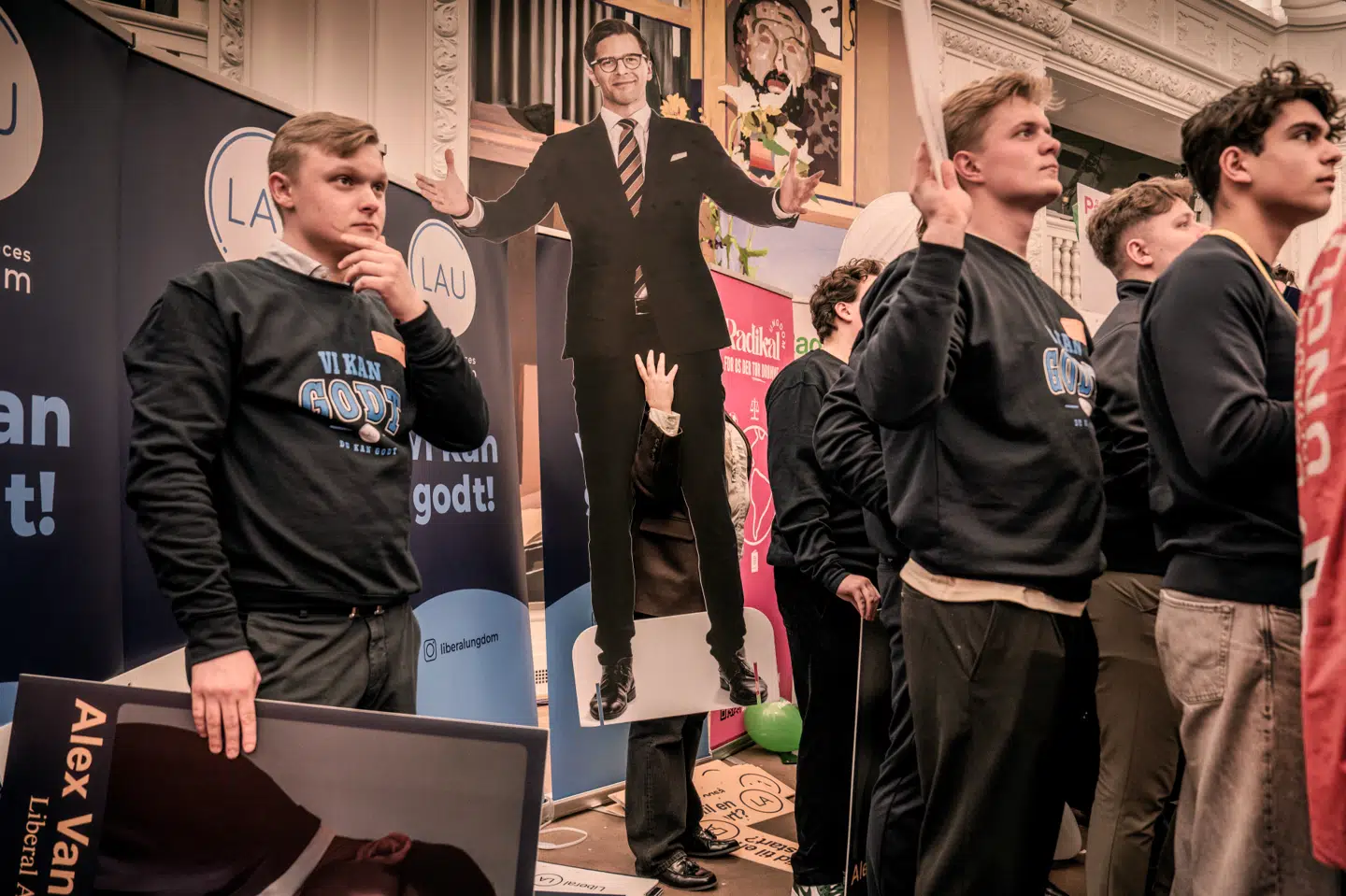 Liberal Alliance og særligt partiformand Alex Vanopslagh har tidligere været ekstremt stærkt repræsenteret blandt de unge vælgere. Ved dette års skolevalg, der blev afholdt på Christiansborg, gik partiet markant tilbage.