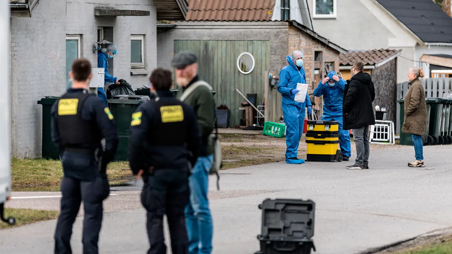 Politiet under søger et mistænkeligt dødsfald i Grevinge søndag den 15. marts 2026. En yngre mand i morges fundet livløs.