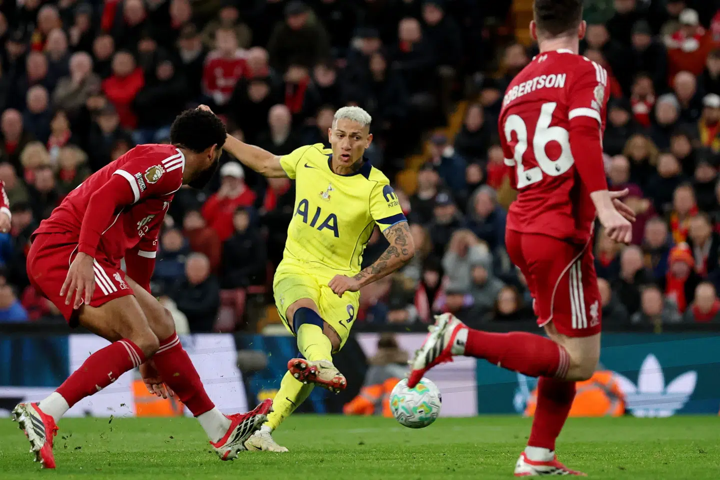 Richarlison udlignede i 90. minut til 1-1 for Tottenham i Liverpool.