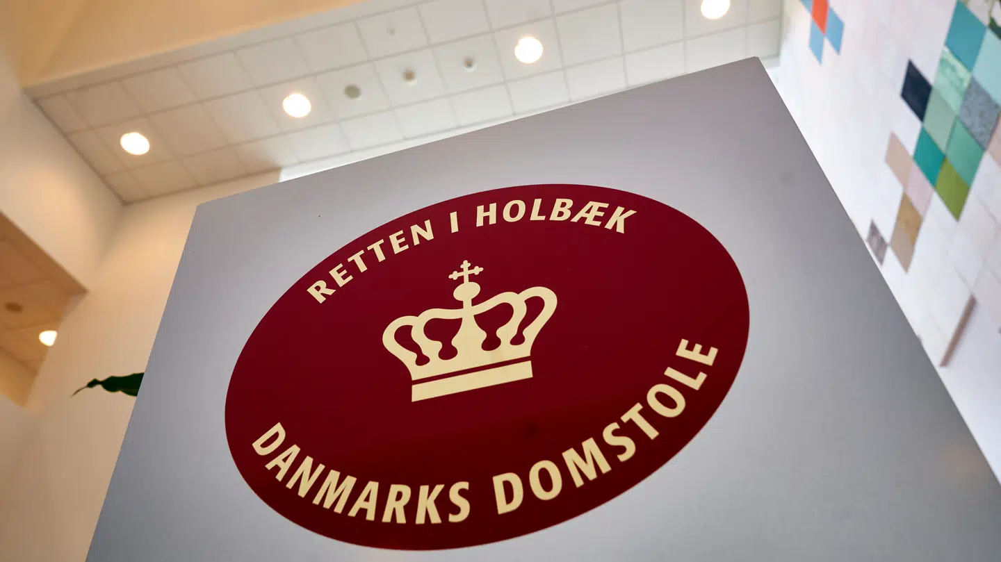 Mandag begynder retssagen mod en 56-årig mand, der sidder på anklagebænken for drabet på sin ekskone og forsøg på drab mod deres søn.