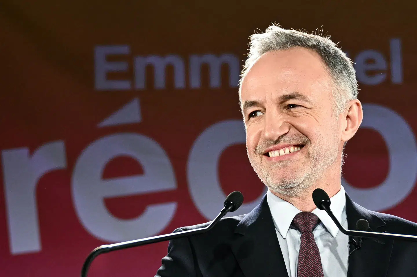 Socialistpartiets kandidat i Paris, Emmanuel Gregoire, taler til sine tilhængere, efter at den første valgstedsmåling har vist, at han ser ud til at få flest stemmer i den franske hovedstad ved første runde af lokalvalget søndag.