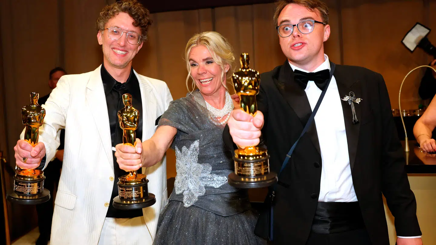 Holdet bag 'Mr Nobody Against Putin'.