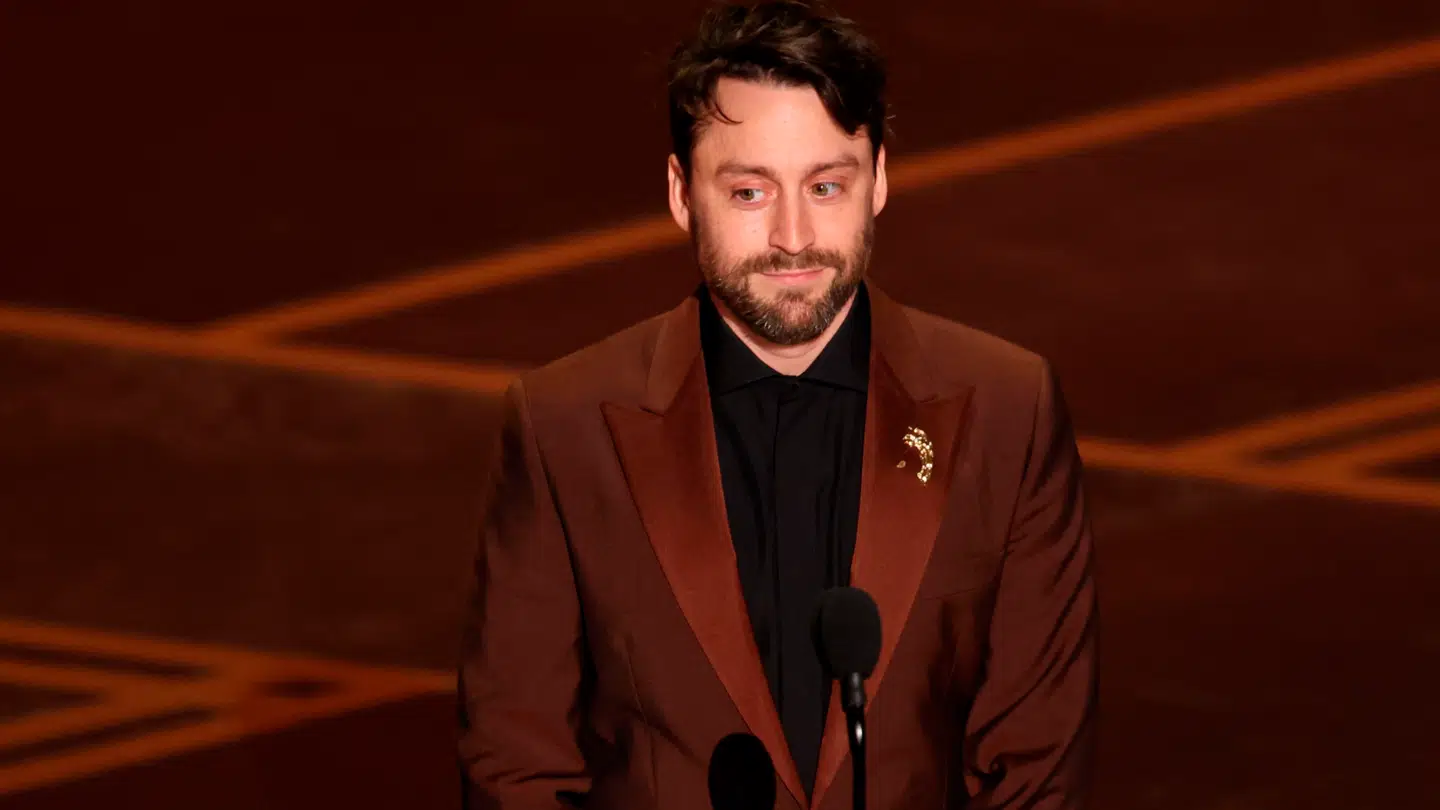 Kieran Culkin skulle egentlig bare overrække Oscar-statuetten til Sean Penn, men han måtte i stedet også sige tak på vinderens vegne.