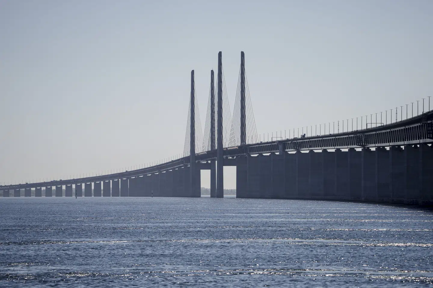 Trafikken fra Sverige mod Danmark på Øresundsbroen blev mandag morgen bremset af en bilbrand. (Arkivfoto).