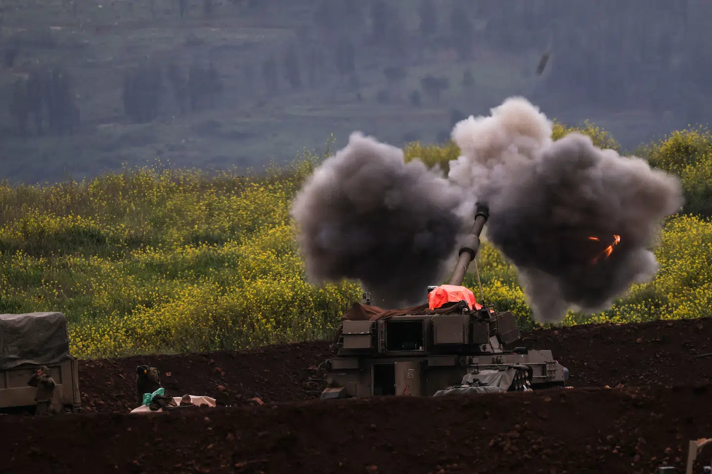 Israelsk artilleri skyder i grænseområdet tæt på Libanon i løbet af weekenden.