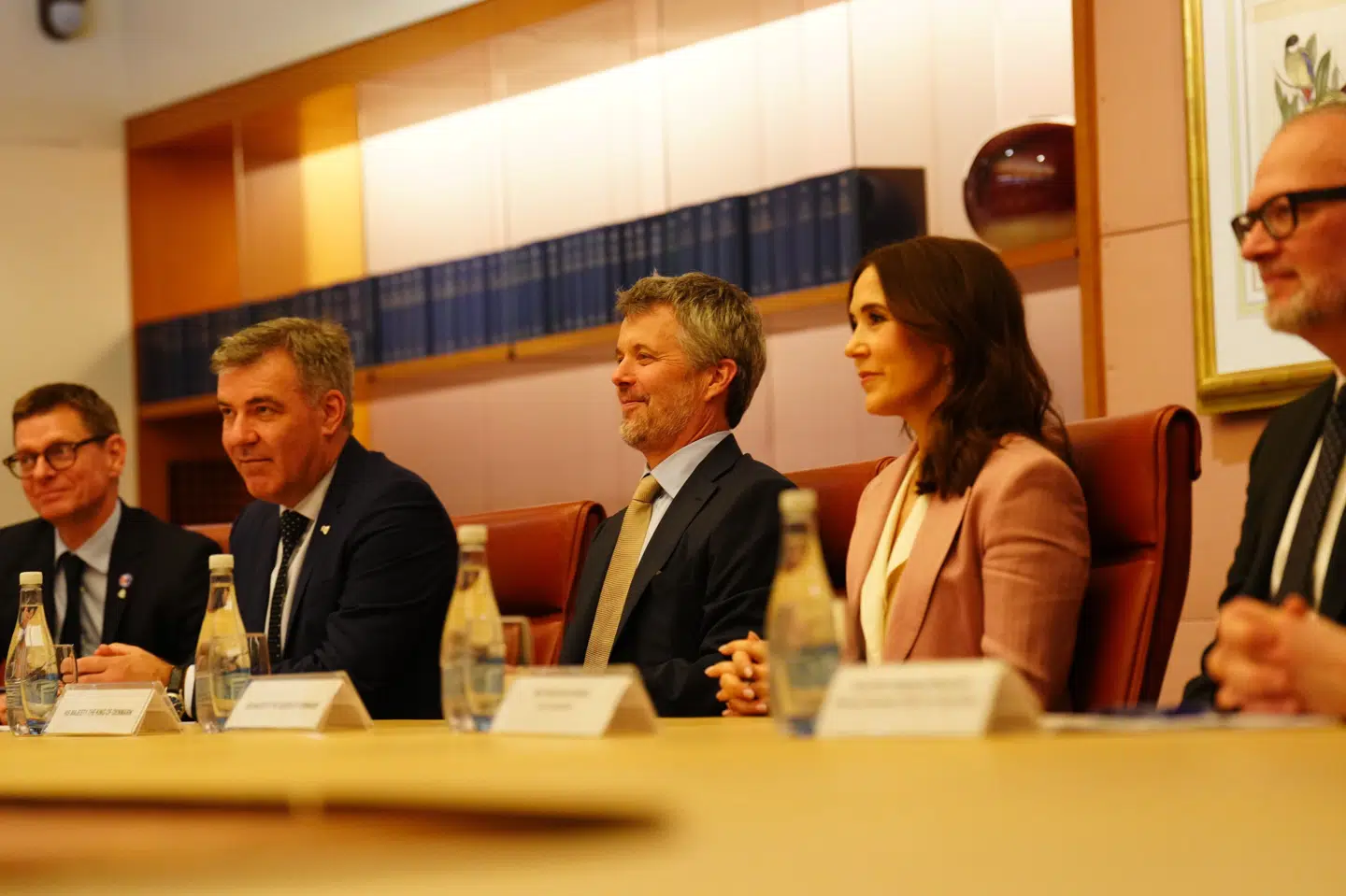 Klima-, energi- og forsyningsminister Lars Aagaard (M) er som den eneste minister med på kongeparrets statsbesøg i Tasmanien. To andre ministre meldte afbud på grund af valgkampen op mod folketingsvalget 24. marts.