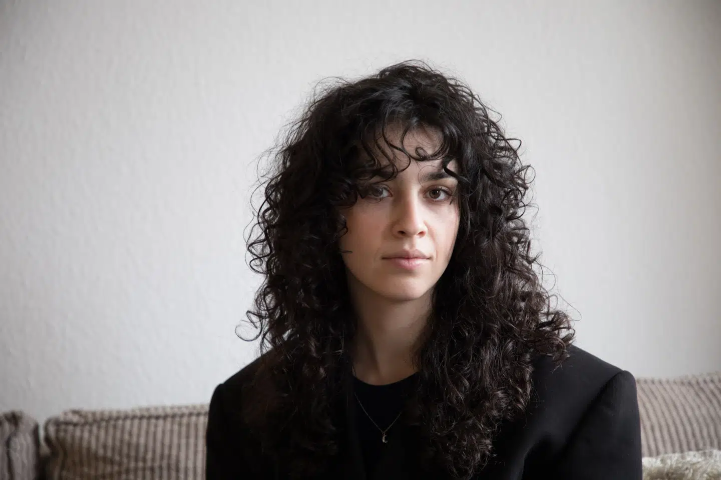 »Alt imens mine studiekammerater venter på deres næste kollegiebolig, venter jeg på, hvordan sikkerhedspolitikken i Iran afgør min fremtid,« skriver Athena Winther. Privatfoto
